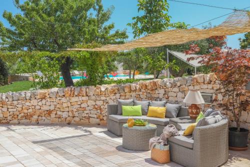 TD Trulli della Magnolia Trulli w Amazing Garden in Cozzana City Center