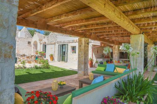 TD Trulli della Magnolia Trulli w Amazing Garden in Cozzana City Center