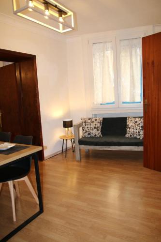 One-Bedroom Apartment image 10