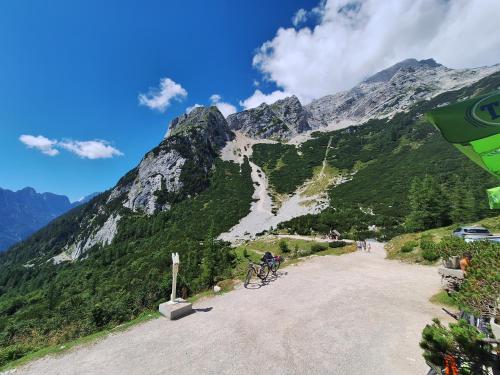 Tičarjev Dom at Vrsic pass