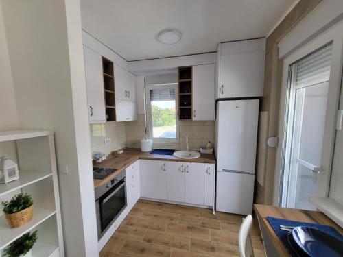 Konyha, Apartman LALA in Matije Huđi