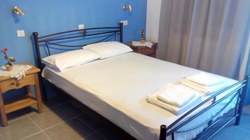 Double Room image 3