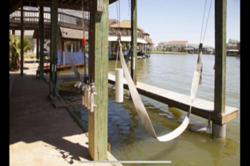 Waterfront Tiki Island, w/ boat slip & palapa bar in Village of Tiki Island, USA