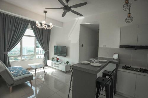 Crystal Luxury House 高级水晶屋 Near Jonker street