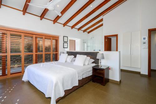 San Lameer Villa 5915 - 3 Bedroom Luxury - 6 pax - San Lameer Rentals Agency in Southbroom
