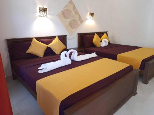 2 queen beds
