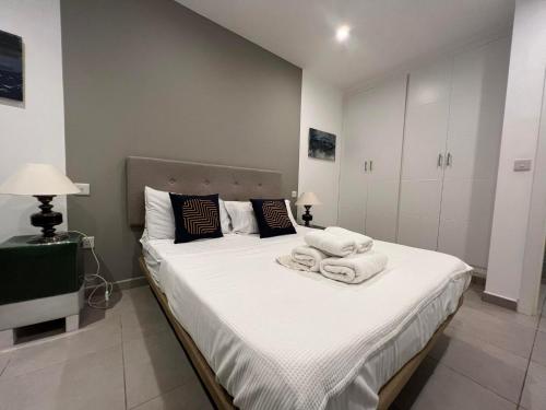 2BR 2BA with private patio your serene escape, Gibilterra (foto 2)