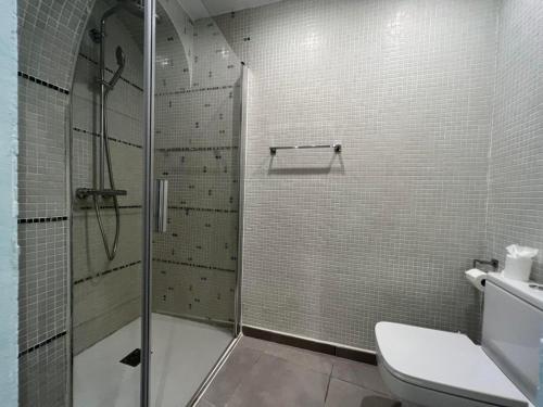 2BR 2BA with private patio your serene escape, Gibilterra (foto 9)