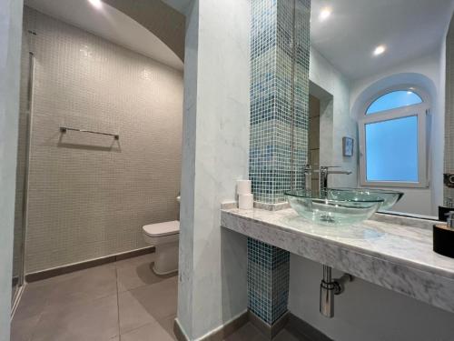 2BR 2BA with private patio your serene escape, Gibilterra (foto 10)