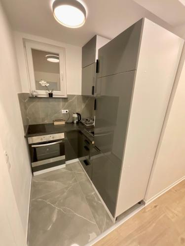 Kitchen, Best Central Apartment - am Marktplatz - Up to 5 - Next to Frankfurt and Hanau - Coffee and Snacks - in Nidderau