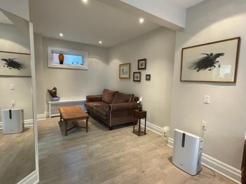 Private Suite in Forest Hill with full kitchen and parking, Toronto (foto 6)