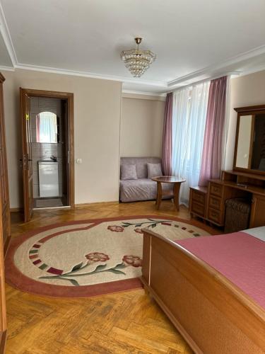 Celebrity in Novyi Plan