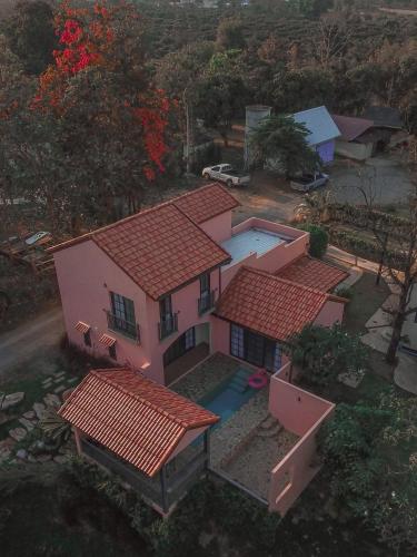 Pink Villa by Tubtao Sleepy Hill