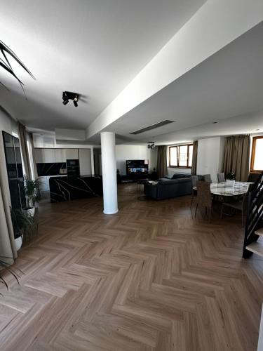Luxury PENTHOUSE at the Historical Centre Parking, Bratislava (fotografie 3)