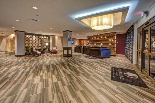 DoubleTree by Hilton Decatur Riverfront