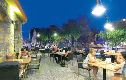 Fortuna Beach Hotel - image 13