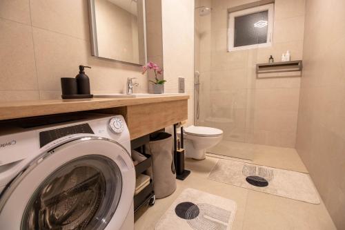 Two-Bedroom Townhouse image 9