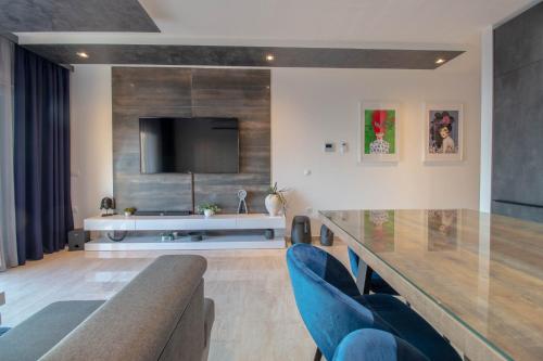Two-Bedroom Townhouse image 8