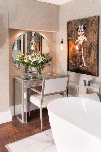 Karma Sanctum Soho Hotel - image 4