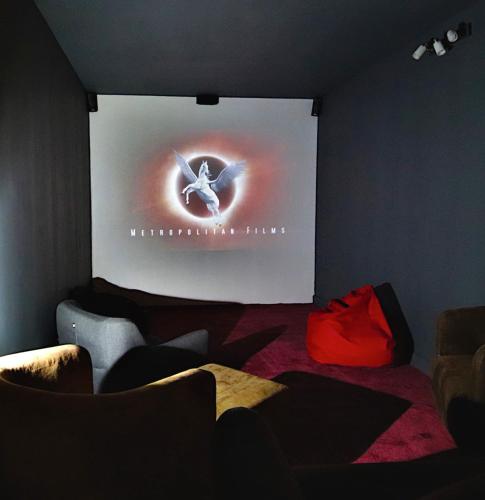 Chalet with Ski Slope Views, Jacuzzi & Cinema Room, Vars (photo 7)