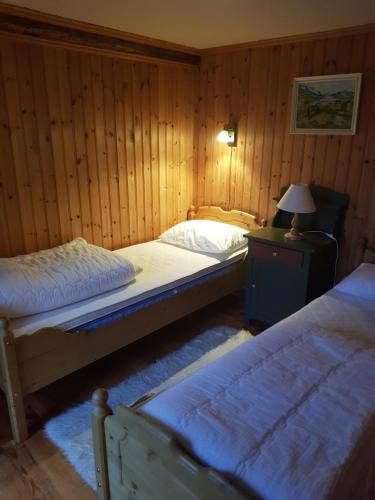 2 bedrooms, 3 beds