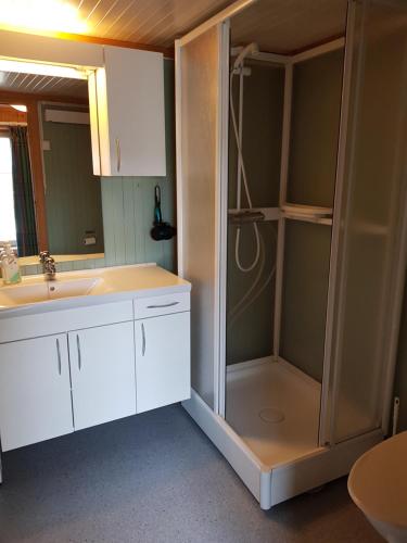 2 bedrooms, 3 beds