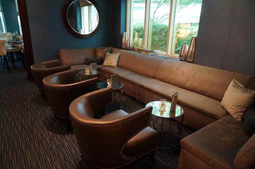 Luxury Suites International at The Signature image 47