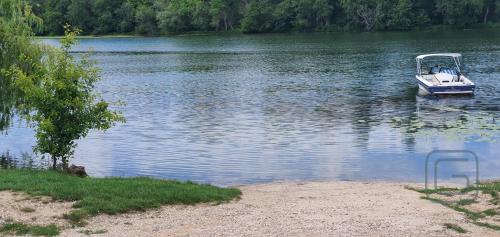 coin de paradis bord de Saone (avec jacuzzi)