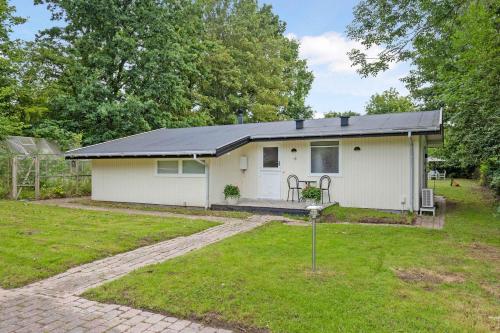  Newly Renovated Holiday Home In The Forest in Fakse Ladeplads