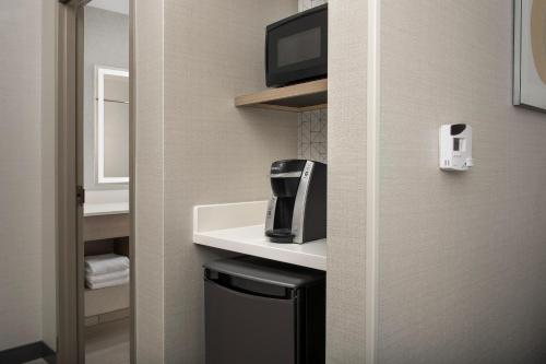 Holiday Inn Express & Suites Knoxville-Clinton by IHG in Clinton, USA