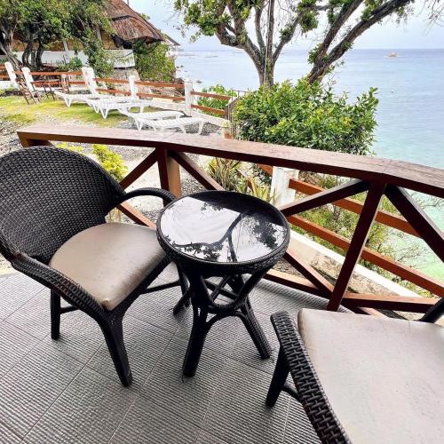 Pescador View Beachfront and Extension by the Ocean Hostels & Restaurant Moalboal 3