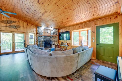 Cullowhee Mountain Retreat with Deck and Fire Pit! in Cullowhee, USA