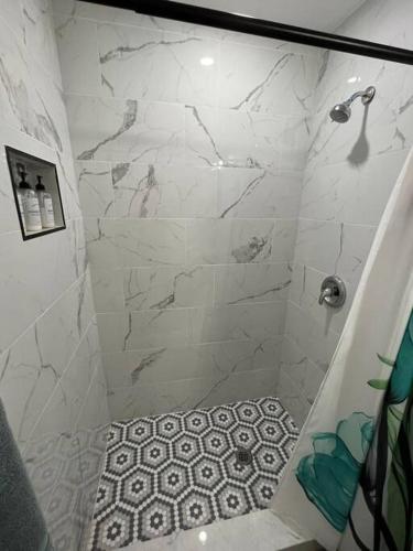 Port Saint Lucie A Little Piece Of Heaven- Peaceful Lake view Apartment- 1 min from I95 and Turnpike