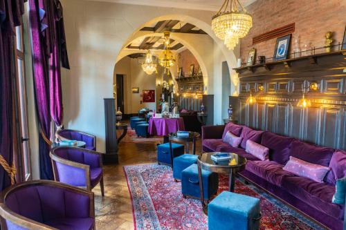 Exterior view, Hotel Boutique Castillo Rojo in Santiago