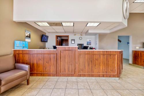 Lobby, Motel 6 Effingham, IL in Effingham (IL)