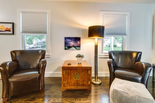 Bright and Sunny Getaway with Bikes 1 Mi to ESU! in Emporia, USA