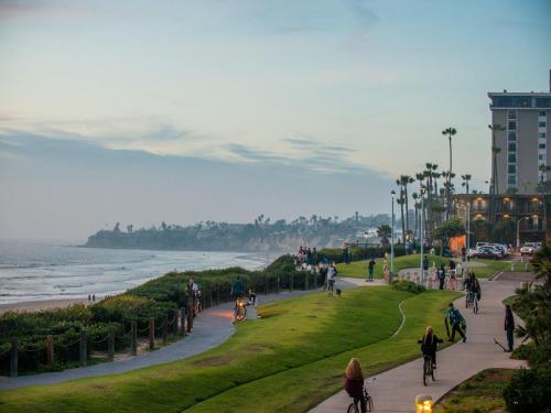 Pacific Terrace Hotel