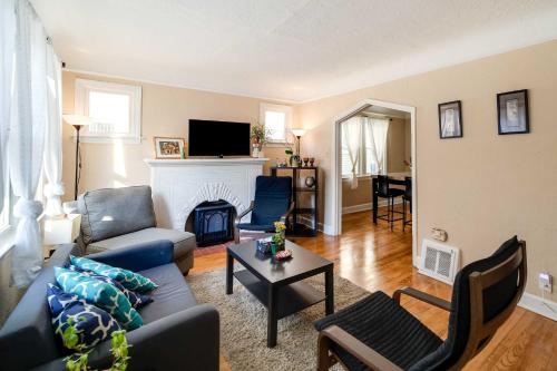 Ferndale Apartment with Yard - Near the Detroit Zoo! in Ferndale, USA