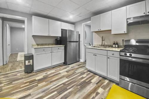 Renovated, Cozy Apt near Stamford Hospital in Stamford, USA