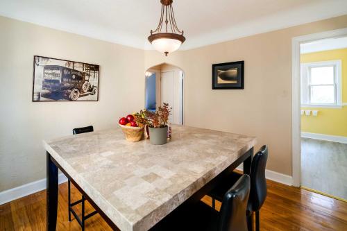 Ferndale Apartment with Yard - Near the Detroit Zoo! in Ferndale, USA