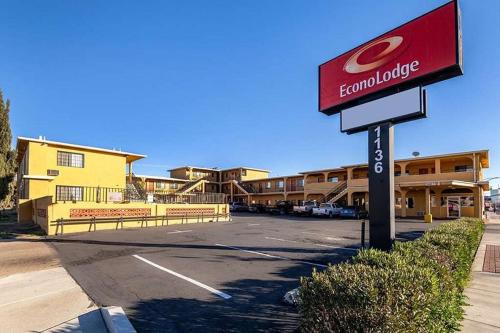 Econo Lodge University