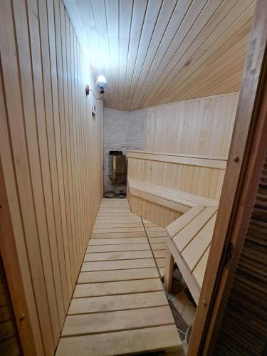 桑拿, Galash-R in 梅斯蒂亞