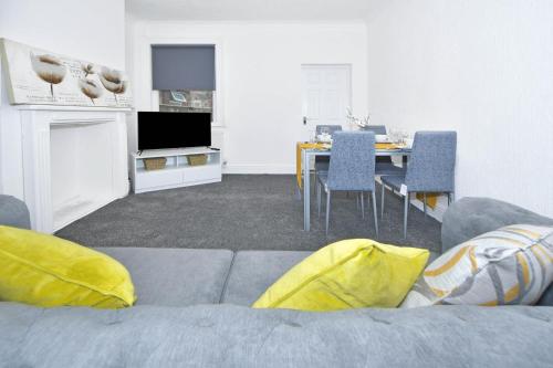 4-Bed Stay in Stoke-on-Trent near Alton Towers