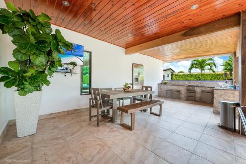 Facilities, Relaxation and Fun in Miami New House Pool in Miami L39 in Palmetto Estates