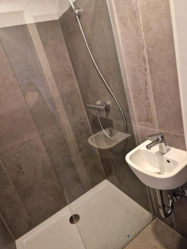 Bathroom, AuroraGroup- erholsames Ferienhaus fur 20 Personen, Modern & Gemutlich in Siek