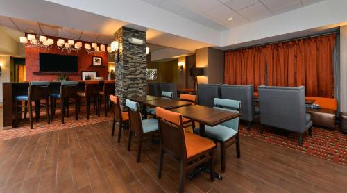 Hampton Inn Chicago-Carol Stream