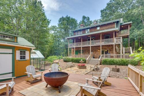 Family Getaway Georgia Cabin with Outdoor Hot Tub
