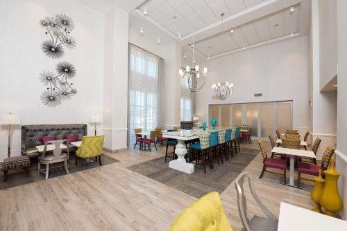 Hampton Inn & Suites by Hilton Chicago Schaumburg IL in Schaumburg, USA