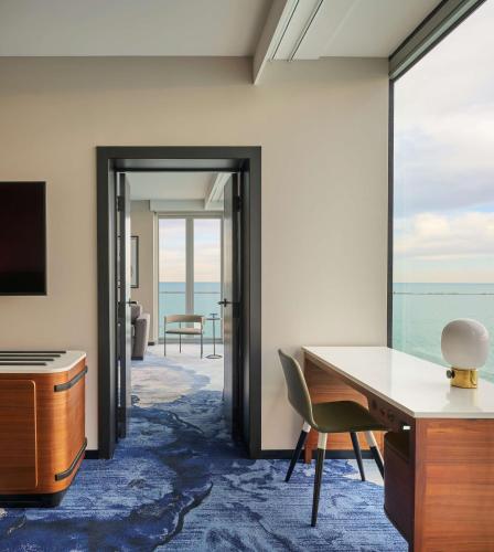 Sable At Navy Pier Chicago Curio Collection By Hilton - image 14