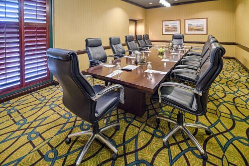 Embassy Suites Chicago - O'Hare Rosemont - image 13